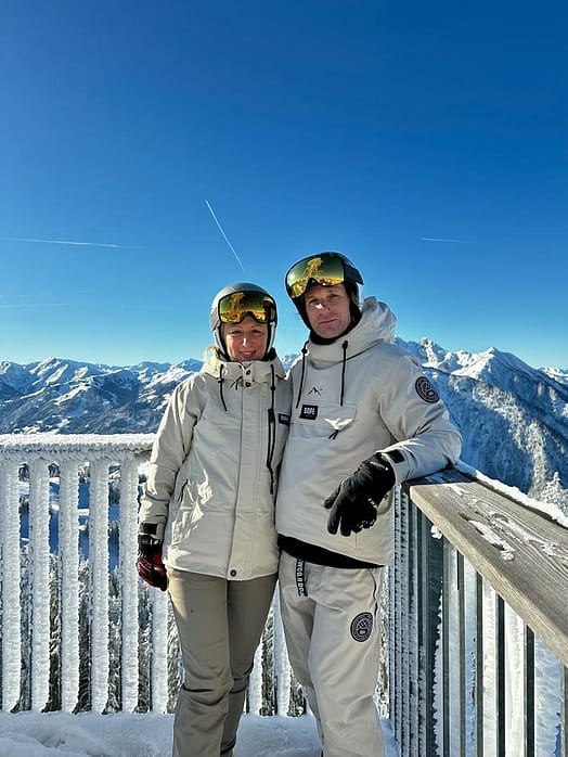 Asiakas @undefined tuotteessa Dope Blizzard W Full Zip 24 Lumilautailutakki Naiset Sand